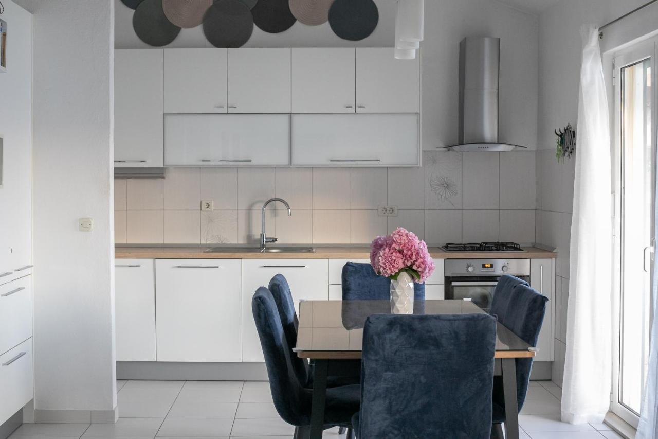 Apartment By The Sea Podgora Esterno foto
